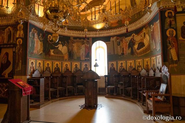 (Foto) Pași de pelerin în biserica Mănăstirii Lupșa