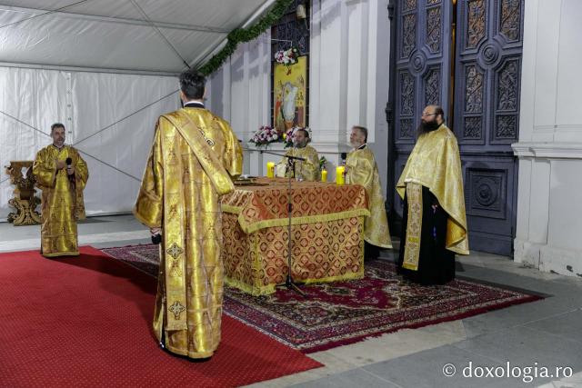 (Foto) Priveghere în cinstea Sfântului Apostol Andrei, la Catedrala din Iași