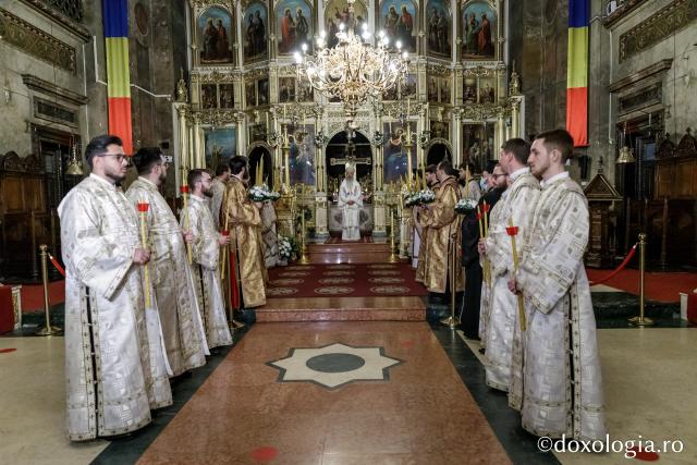 (Foto) Crâmpeie din Slujba Învierii de la Catedrala Mitropolitană din Iași