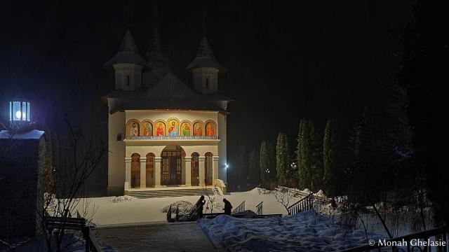 (Foto) Sărbătoarea Nașterii Domnului la Mănăstirea Sihăstria – decembrie 2021