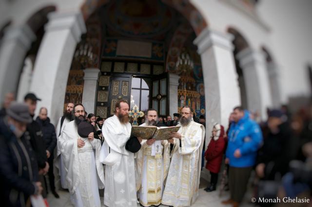 (Foto) Praznicul Botezului Domnului la Mănăstirea Sihăstria – 6 ianuarie 2022
