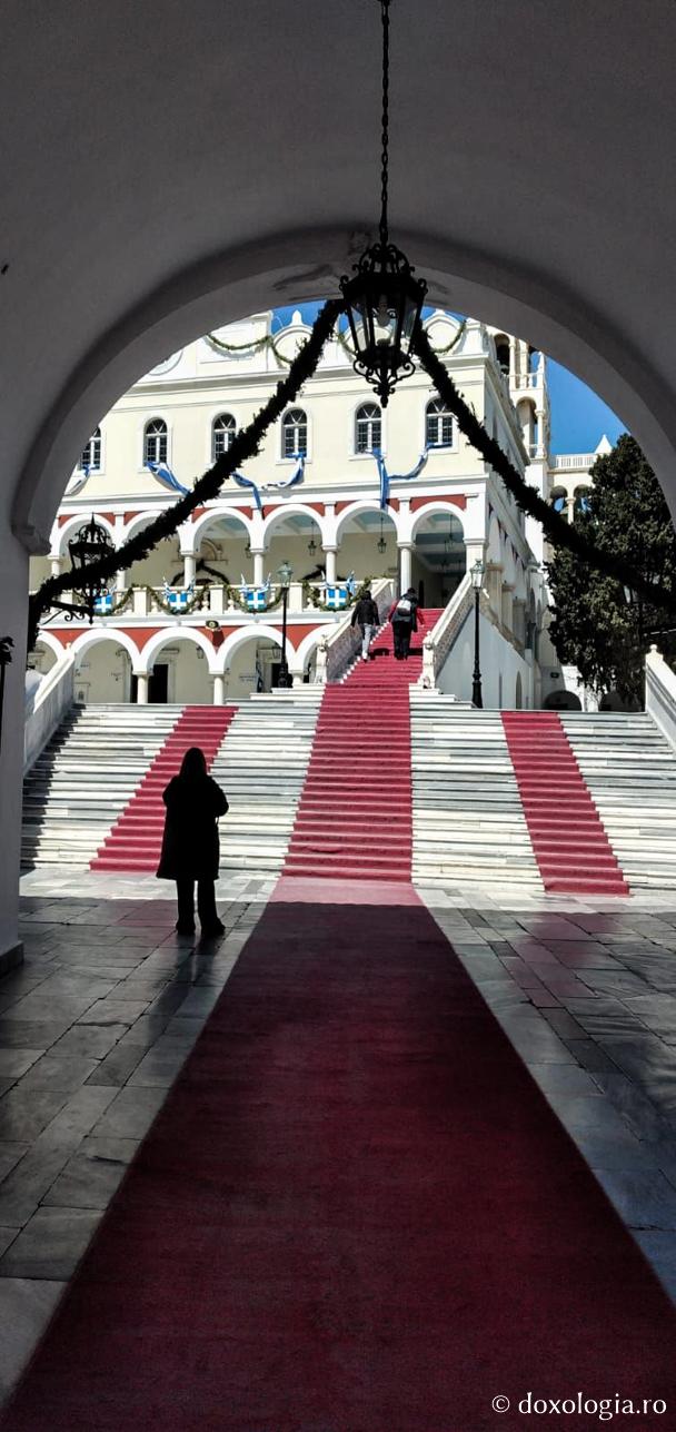 (Foto) În așteptarea Bunei Vestiri – Biserica „Panaghia Evanghelistria” din Tinos 2022