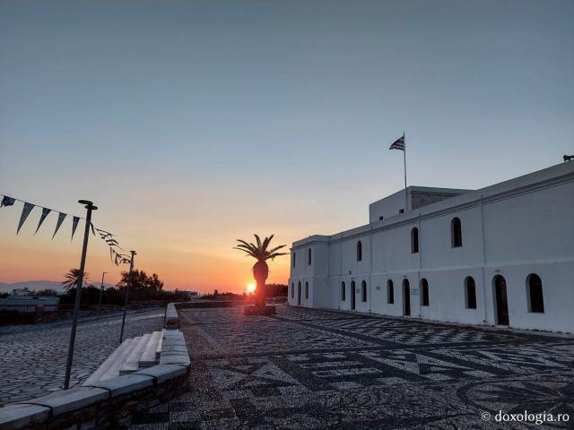 (Foto) Priveghere în cinstea praznicului Bunei Vestiri – Biserica „Panaghia Evanghelistria” din Tinos 2022  