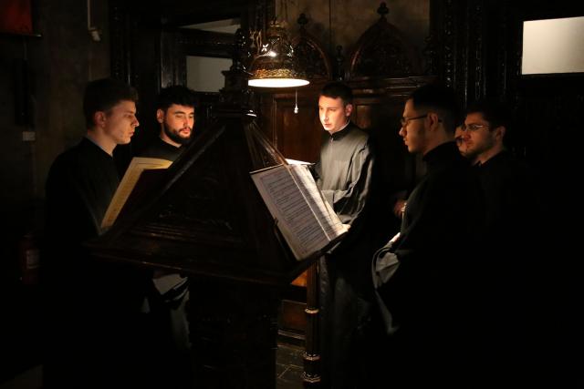 (Foto) „Săvârșitu-s-a!”: Denia celor 12 Evanghelii, la Catedrala Mitropolitană din Iași