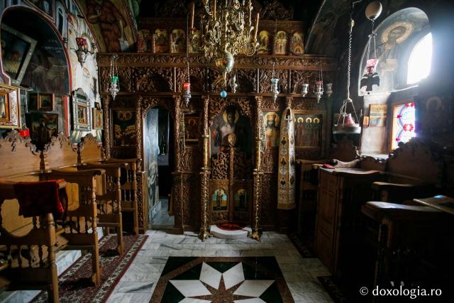 (Foto) Paşi de pelerin la Chilia Sfântului Acachie – Kavsokalivia, Athos