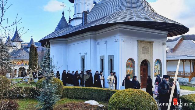 (Foto) Sărbătoarea Nașterii Domnului la Mănăstirea Sihăstria – 2022