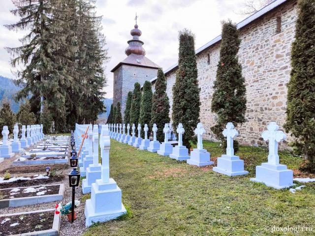 (Foto) Liniștea de la Mănăstirea Slatina