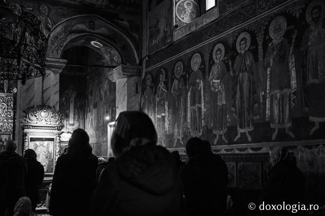 (Foto) Denia din Sfânta și Marea Joi la Mănăstirea Golia