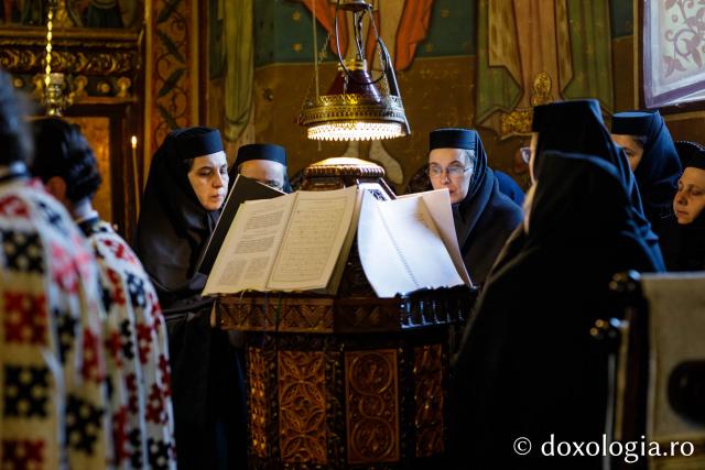 (Foto) Priveghere în cinstea Sfintelor femei Mironosițe la Mănăstirea Copou