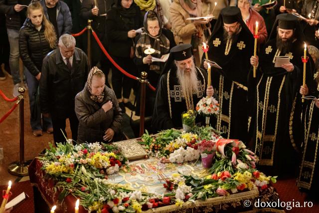 (Foto) „În mormânt, Viaţă, pus ai fost, Hristoase…” – Prohodul Domnului la Catedrala Mitropolitană din Iași