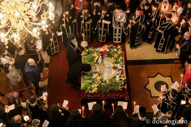(Foto) „În mormânt, Viaţă, pus ai fost, Hristoase…” – Prohodul Domnului la Catedrala Mitropolitană din Iași