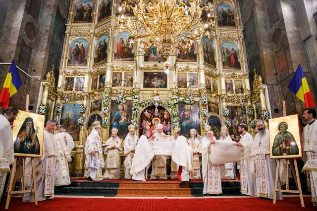 (Foto) 15 ani de la întronizarea Înaltpreasfințitului Părinte Teofan ca Arhiepiscop al Iașilor și Mitropolit al Moldovei și Bucovinei