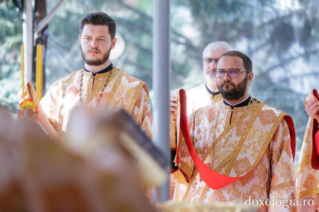 (Foto) Liturghie arhierească săvârșită de PS Andrei, Episcopul Covasnei și Harghitei, în ajunul prăznuirii Sfântului Ioan cel Nou #HramSuceava2023