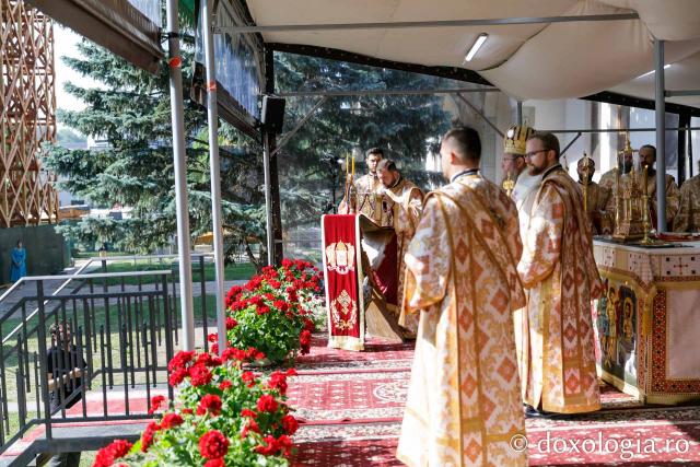 (Foto) Liturghie arhierească săvârșită de PS Andrei, Episcopul Covasnei și Harghitei, în ajunul prăznuirii Sfântului Ioan cel Nou #HramSuceava2023