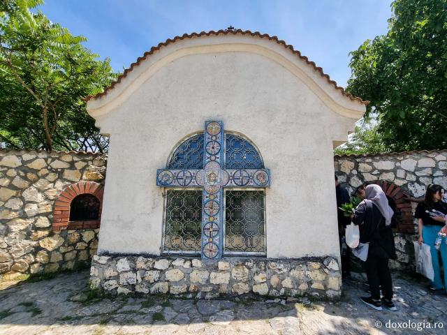 (Foto) Izvorul tămăduitor de la Mănăstirea Dervent