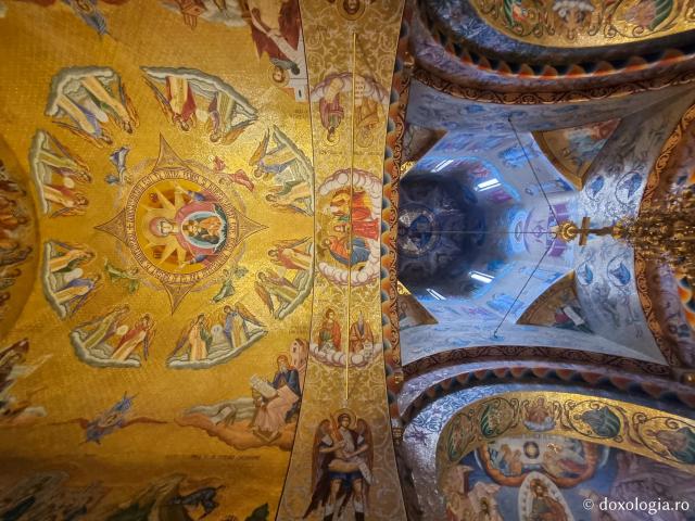 (Foto) Pași de pelerin la Mănăstirea Cocoș