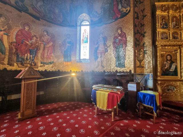 (Foto) Pași de pelerin la Mănăstirea Cocoș