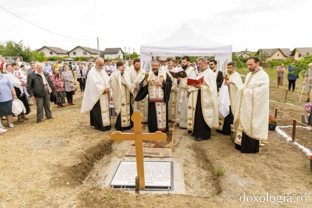 (Foto) A fost pusă piatra de temelie pentru biserica parohiei Miroslava III