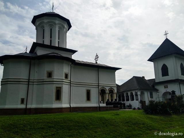 Mănăstirea Surpatele