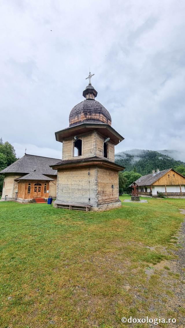 Turnul clopotniță al Mănăstirii Tarcău