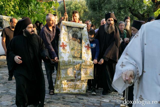 Procesiune cu icoana Maicii Domnului „Vimatarissa” (Altarița) la Mănăstirea Vatoped
