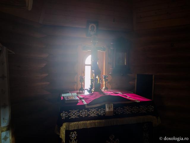 Biserica de lemn închinată Sfinților Cuvioși Părinți Sila, Paisie și Natan – Mănăstirea Sihăstria Putnei