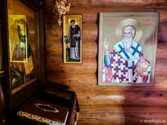 Biserica de lemn închinată Sfinților Cuvioși Părinți Sila, Paisie și Natan – Mănăstirea Sihăstria Putnei
