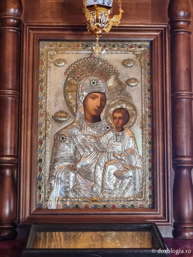 Maica Domnului - Biserica de lemn închinată Sfinților Cuvioși Părinți Sila, Paisie și Natan – Mănăstirea Sihăstria Putnei