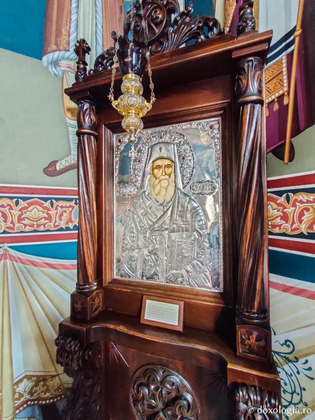 Sfântul Ierarh Nectarie - Biserica „Izvorul Tămăduirii” de la Mănăstirea Sihăstria Putnei