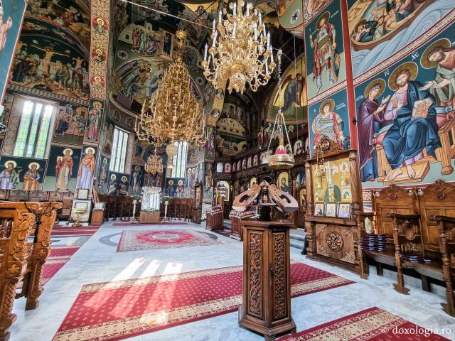 Biserica „Izvorul Tămăduirii” de la Mănăstirea Sihăstria Putnei
