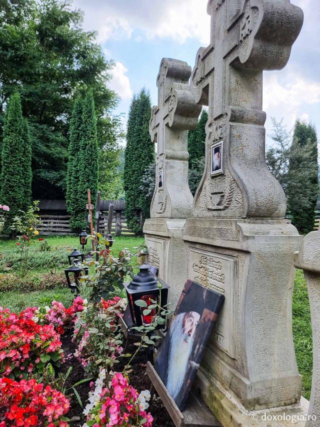 Mormântul Părintelui Proclu Nicău - Cimitirul Mănăstirii Sihăstria Putna
