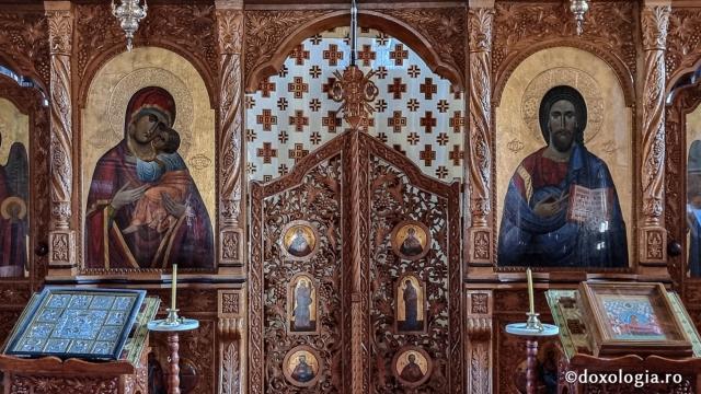 Mănăstirea Almaş - interior