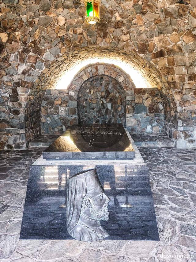 Mormântul Arhiepiscopului Macarie al III-lea - Panagia Throni, Cipru