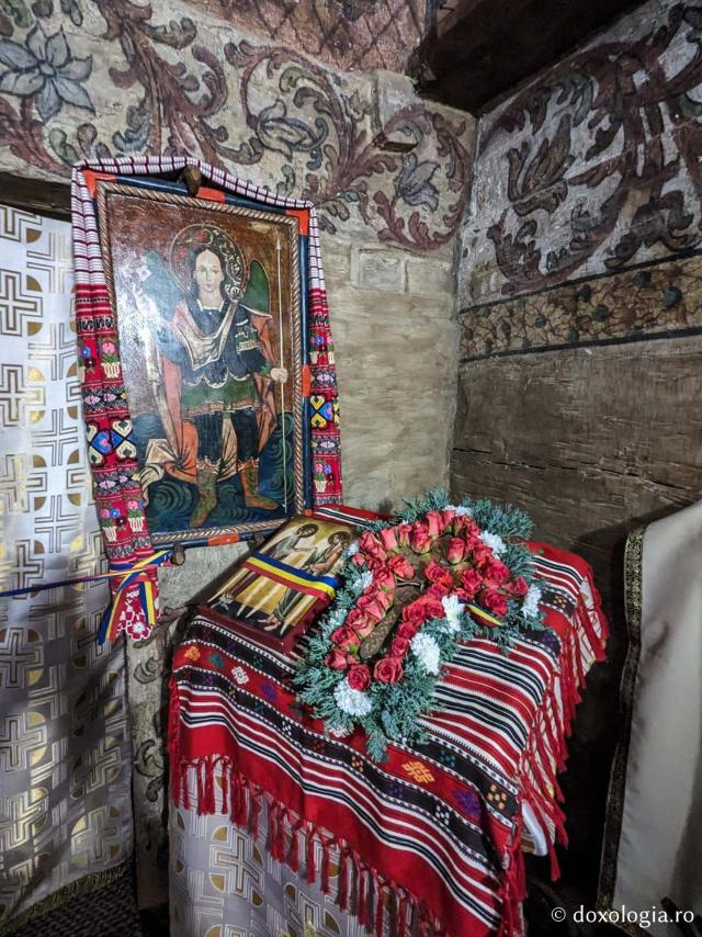 Biserica de lemn „Sfinții Arhangheli Mihail și Gavriil” din Bezded