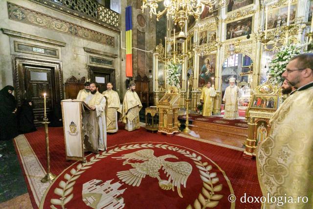 IPS Ioachim al Romanului și Bacăului a slujit Sfânta Liturghie în a patra zi a Hramului Sfintei Parascheva