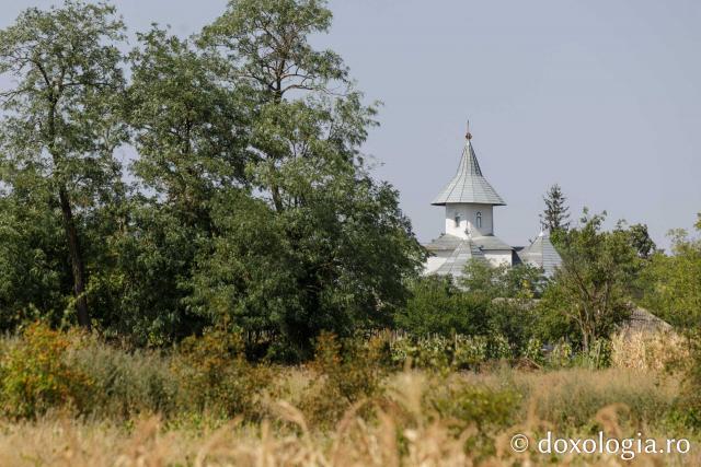 Biserica „Duminica Tuturor Sfinților” din localitatea Căuești