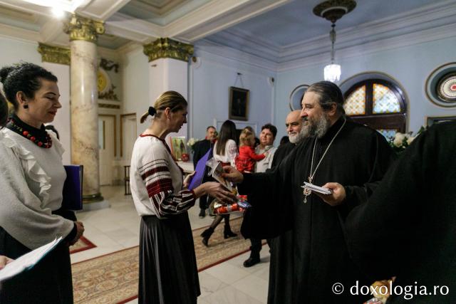 (Foto) Corul Bisericii „Sfântul Nectarie” din Iași – Colindători la Reședința Mitropolitană 2023