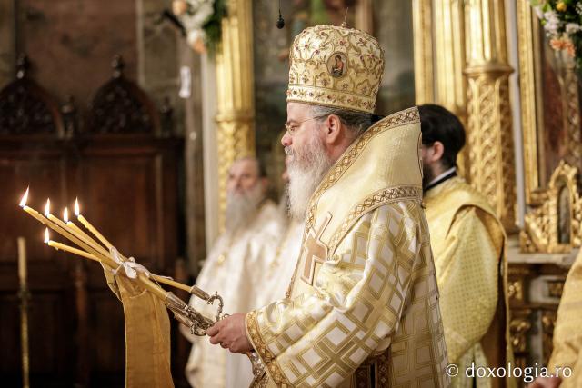 (Foto) Liturghie arhierească praznicul Întâmpinării Domnului, la Catedrala Mitropolitană din Iași 2024