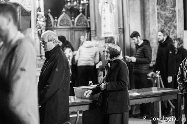 (Foto) „Bucură-te, Mireasă, pururea Fecioară!” - Denia Acatistului Bunei Vestiri la Catedrala Mitropolitană din Iași