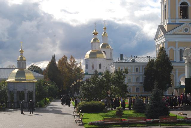 Acasă la Sfântul Serafim de Sarov – Mănăstirea Diveevo  Mănăstirea Diveevo