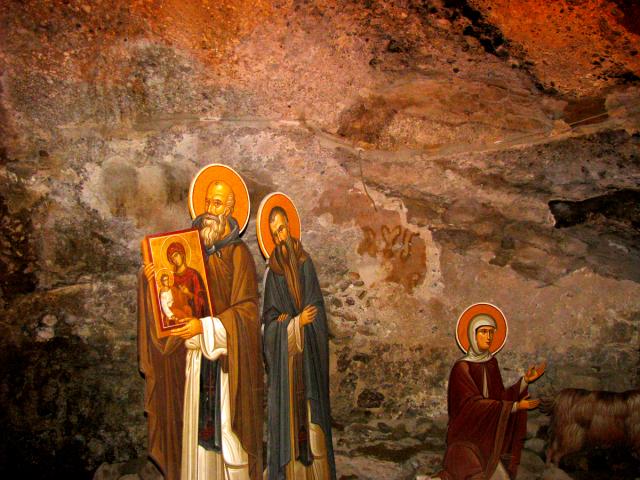 (Foto) Mega Spileo – mănăstirea care adăposteşte sute de sfinte moaşte