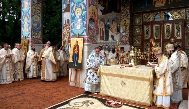Liturghie arhierească la Seminarul Teologic de la Mănăstirea Neamț în ziua hramului Sfântului Ioan Iacob Hozevitul - 5 august 2014 Sărbătoarea Sfântului Ioan Iacob la Seminarul Teologic de la Mănăstirea Neamț - galerie foto