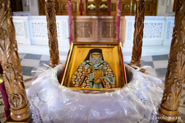 (Foto) Racla Sfântului Nectarie din Eghina