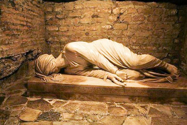(Foto) Catacombele Sfântului Calist din Roma – Cripta Sfintei Muceniţe Cecilia