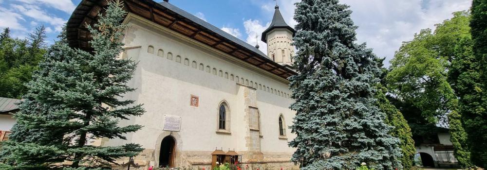 Protosinghelul Daniil Pricop salvează de la distrugere ctitoria voievodului Alexandru Lăpuşneanu