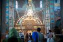 Smerenia dărâmă idolii patimilor din noi / Foto: Oana Nechifor credincioși participând la Sfânta Liturghie