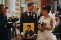 De ce să ne alegem un sfânt ocrotitor al casei? / Foto: Pr. Benedict Both miri cu icoană în mână
