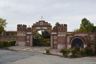 Mănăstirea Sfântul Efrem Sirul de pe Muntele Olimp, Grecia – un exemplu de hărnicie și dragoste pentru Dumnezeu / Foto: Bogdan Zamfirescu Mănăstirea Sfântul Efrem Sirul de pe Muntele Olimp