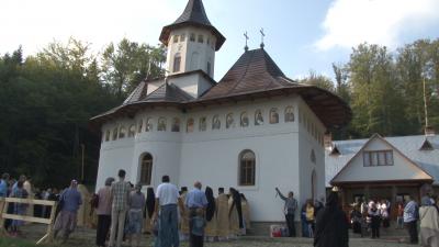 (Video) A fost sfințită biserica schitului Icoana Veche