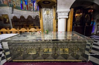 Moaștele Sfantului Efrem cel Nou / Foto: Bogdan Zamfirescu Acatistul Sfântului Efrem cel Nou